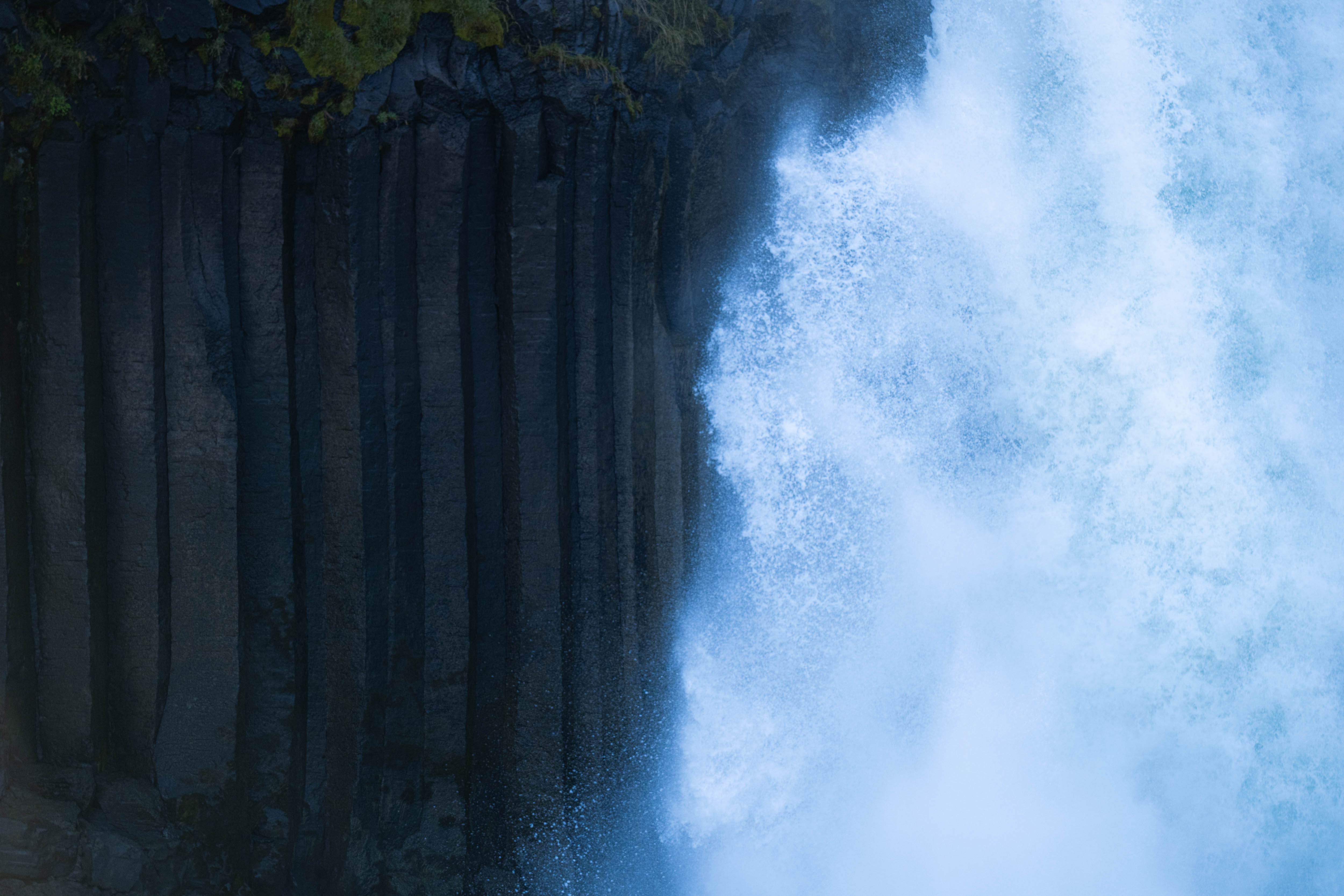 Nonè bella solo la cascata, il contensto basaltico la rende unica